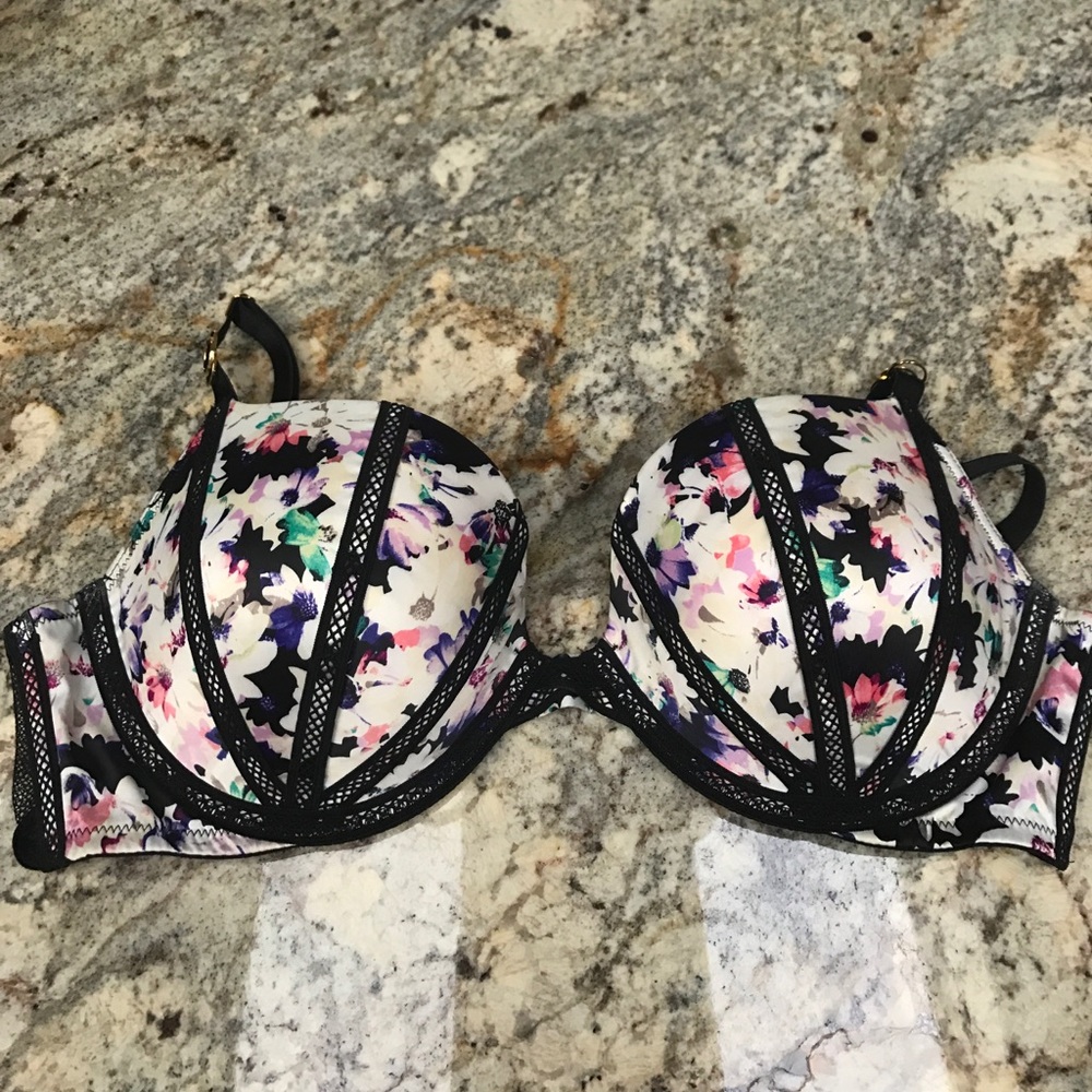 Victoria's Secret Very Sexy Push-Up Bra 36D