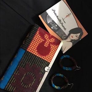 Clutch and earring set.