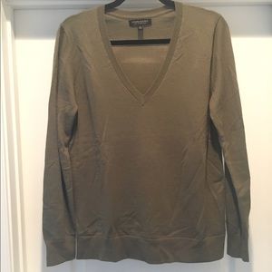 Women's Banana Republic Army Green Sweater