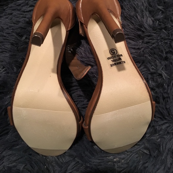 Size 5 Ankle Strap heels - Picture 3 of 3