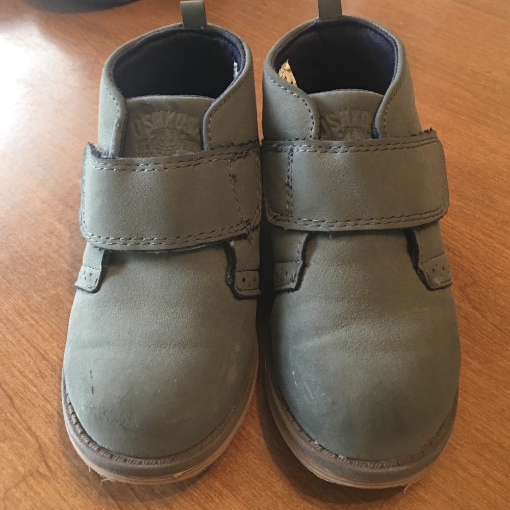 Kids size 10 gray suede Velcro ankle boots.