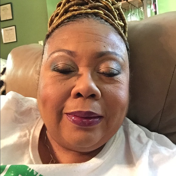 Meet your Posher, Yolanda - Picture 1 of 1