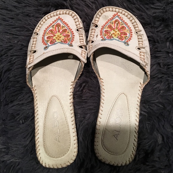 Size 5 sandals - Picture 1 of 3