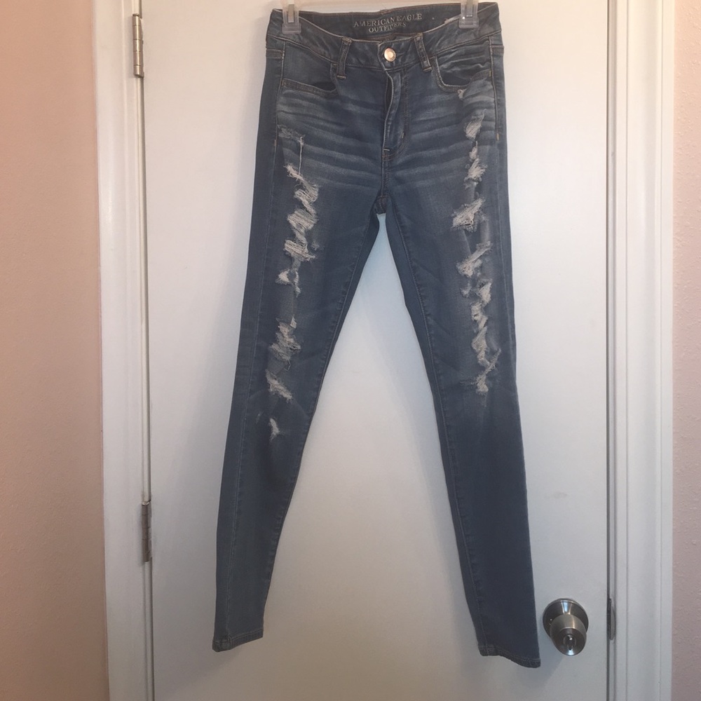 AE destroyed light wash jeans Hi-Rise Jegging