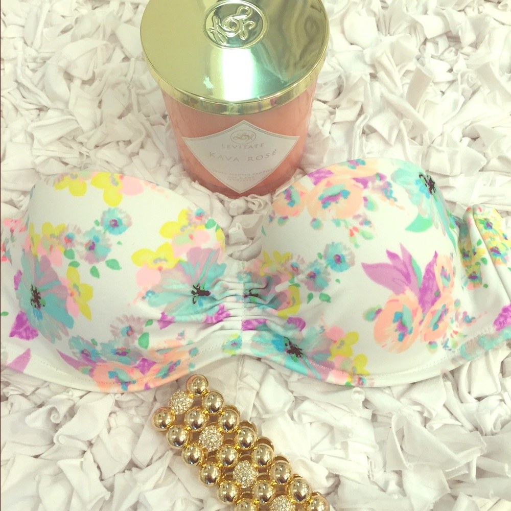 Victoria's Secret Swimsuit Top 34B