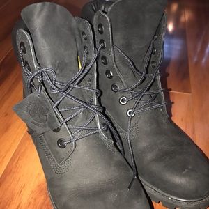 8M Men's or 10 Women's BLACK TIMBERLANDS