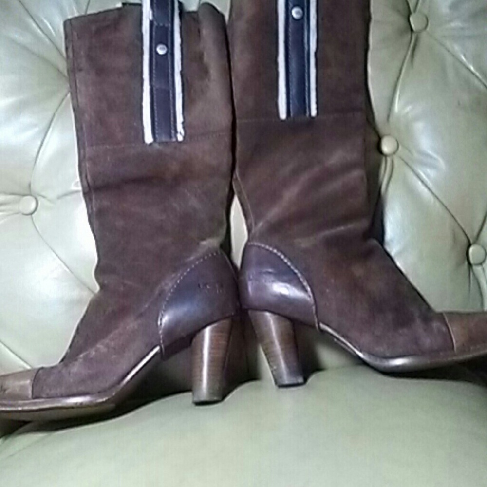 Women's Ugg's  (with 2.5") heel Boots