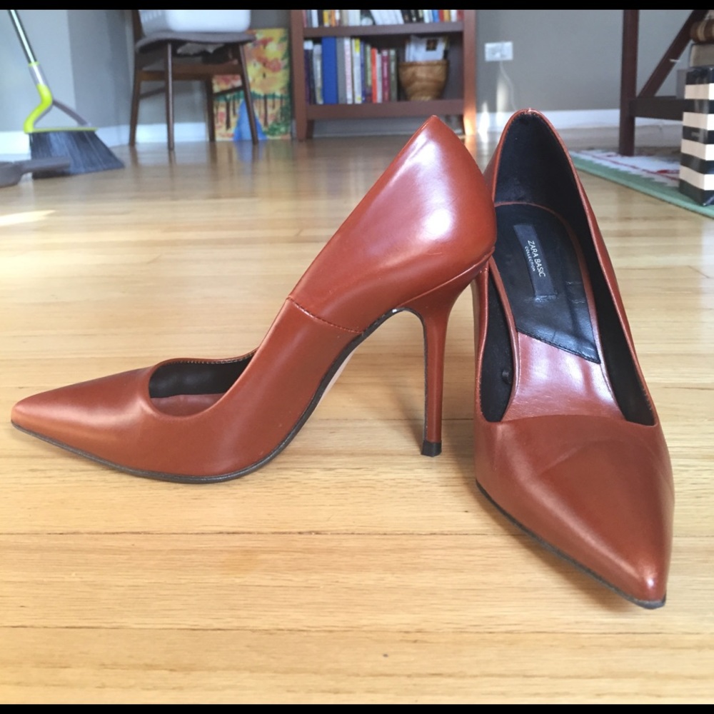 💥1/2 off sale💥 Zara Basic Leather Pumps