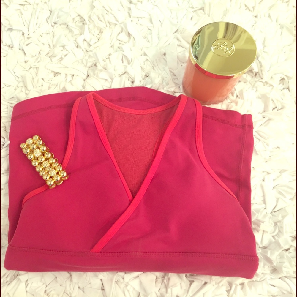 Cute Lululemon top size 6