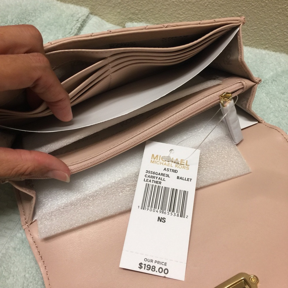 new Michael Kors Astrid lamb leather wallet - Picture 3 of 7