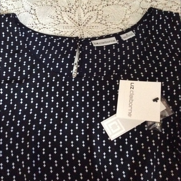 Liz Claiborne Tops - Considering offers! Sleeveless navy print top! NWT