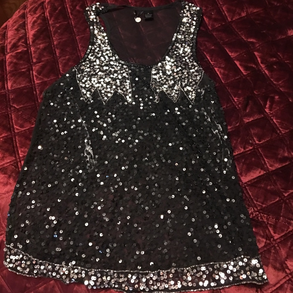 Buckle boutique beautiful sheer/sequined blk tank