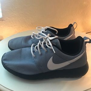 RESERVED Nike Roshe's