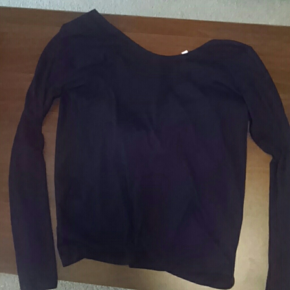 Fabeletics black yoga shirt, open back