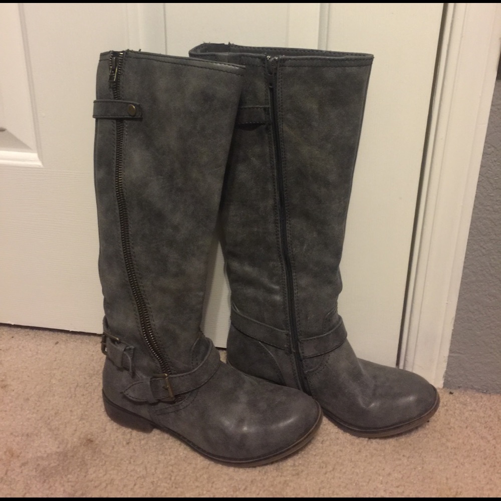 Grey boots