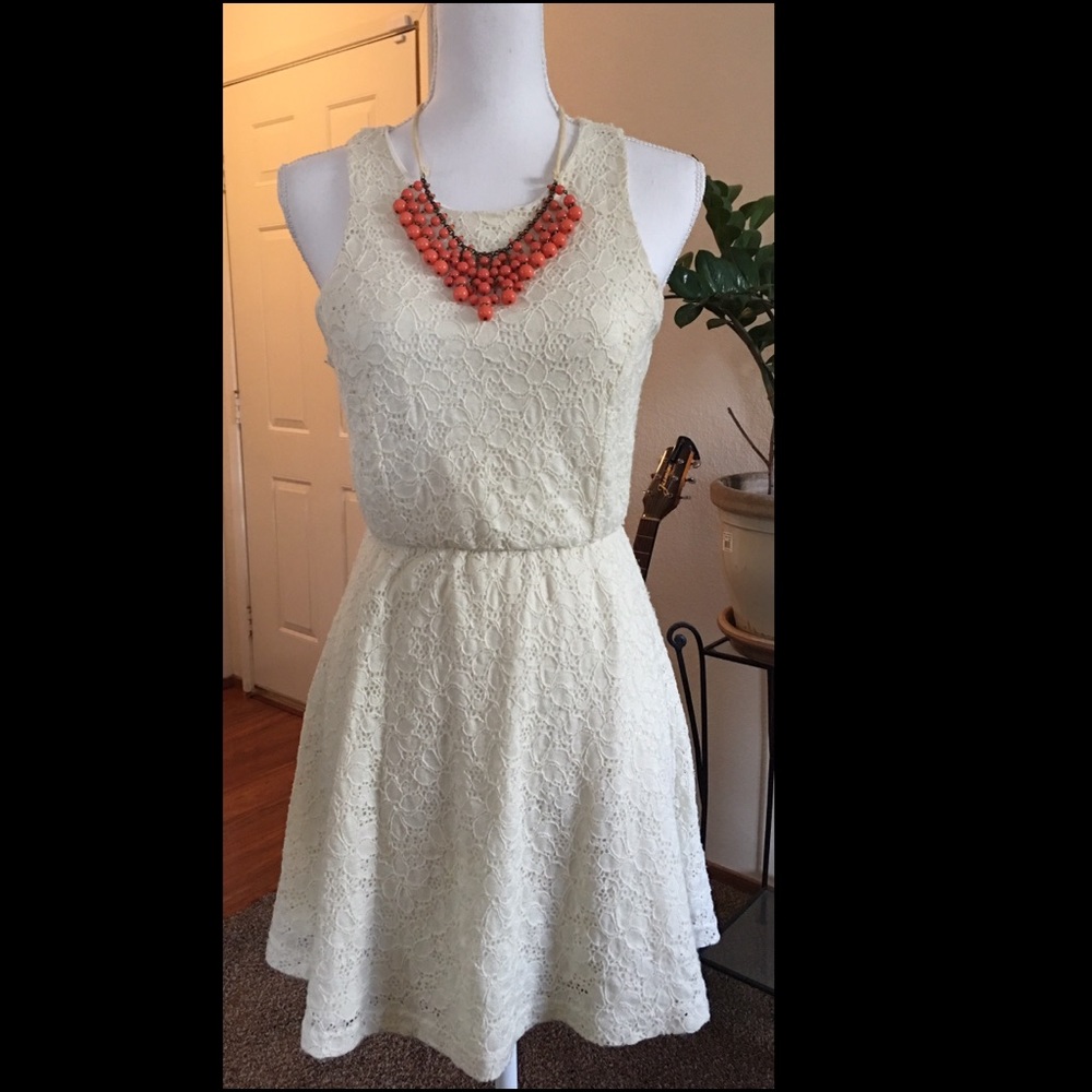 🚨SALE! Off white laced dress.