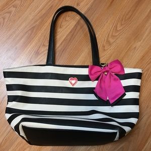 Used Betsey Johnson Tote 🔥 Make an offer!