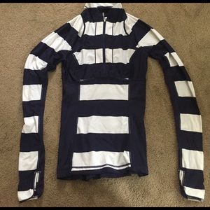 LuLulemon- long sleeve workout/running 1/2 zip