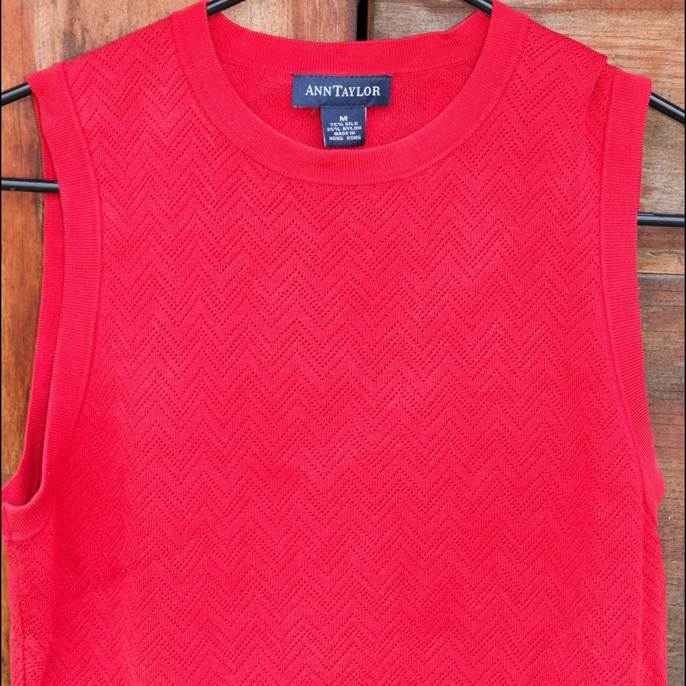 Beautiful Ann Taylor red top