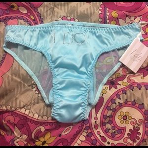 I Do, Victoria's Secret panties