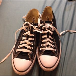 Converse shoes. Men size 9 women's size 11.