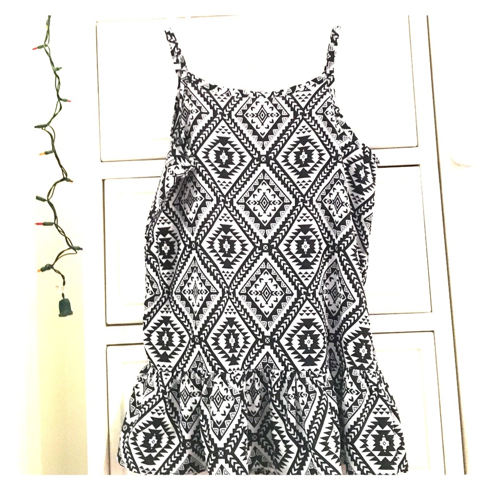 Black and white chevron top