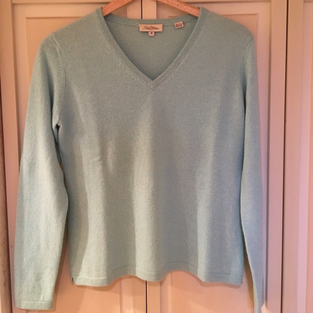 Green cashmere v-neck sweater