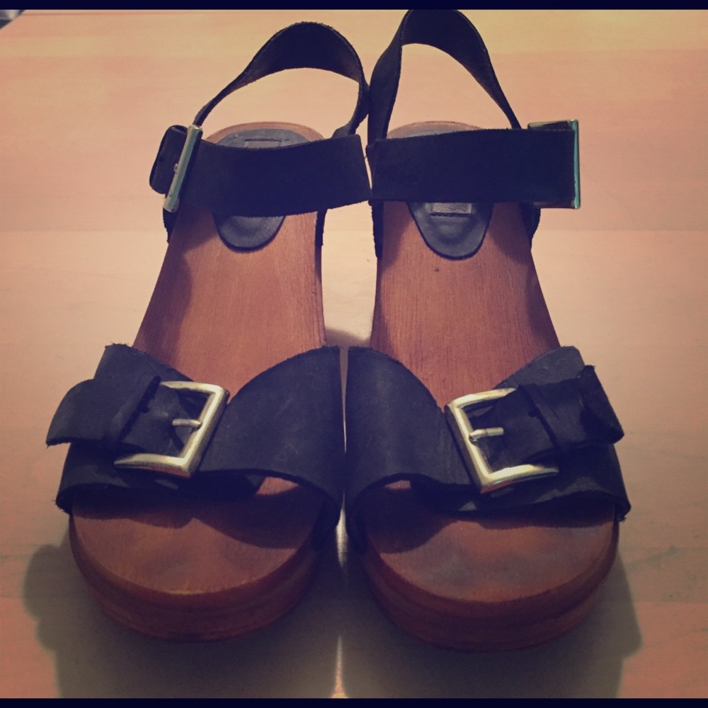 Steve Madden Black/Gold leather heeled sandal clog