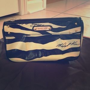 BRAND NEW! NEVER USED! MICHAEL KORS MAKEUP BAG!