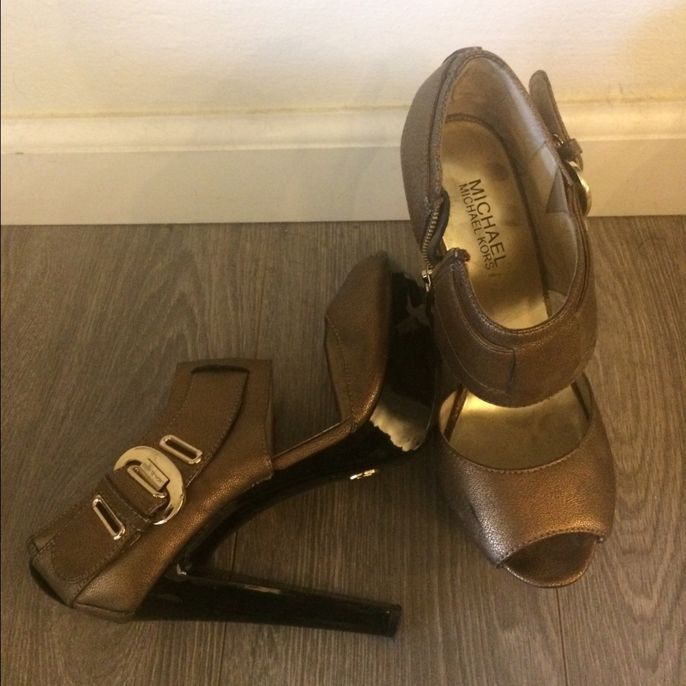 Micheal Kors heels 6.5