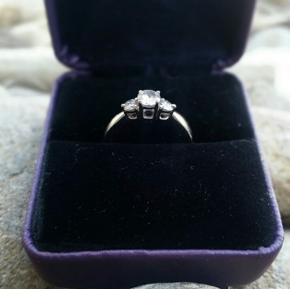 SOLD Beautiful 3/4 Carat Diamond Engagement Ring - Picture 2 of 3