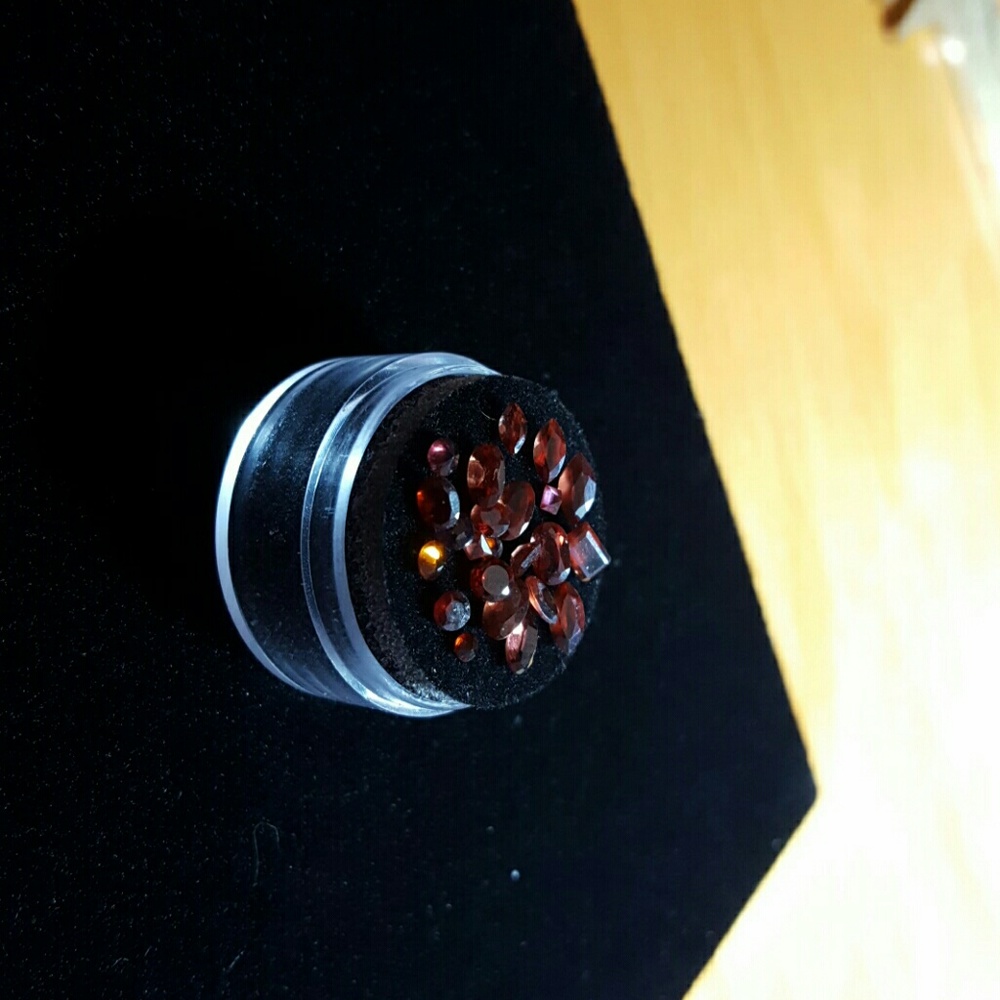 Natural Mixed Cuts Parcel Rhodolite Garnets - Picture 2 of 4