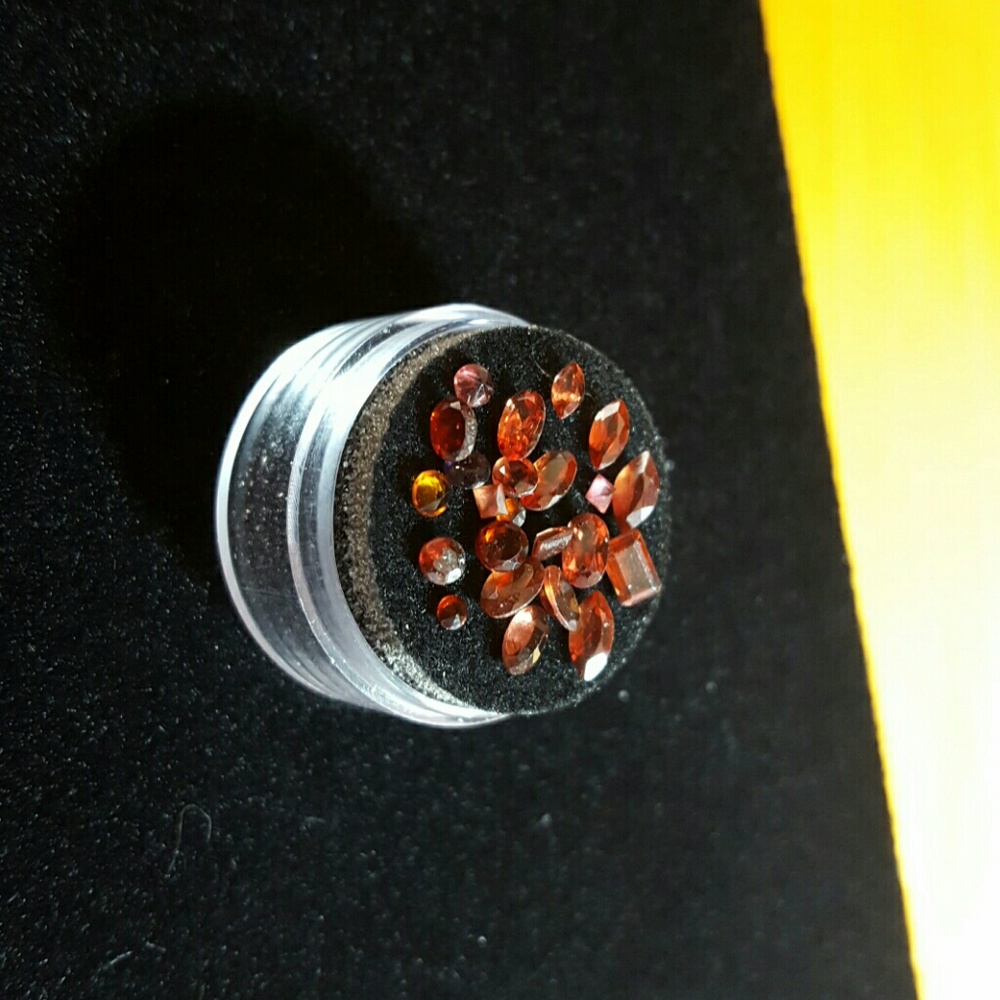 Natural Mixed Cuts Parcel Rhodolite Garnets - Picture 3 of 4