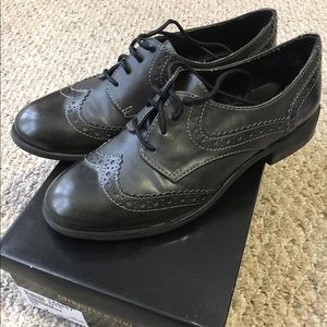 Lace up dress shoes