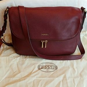 Fossil maroon crossbody.