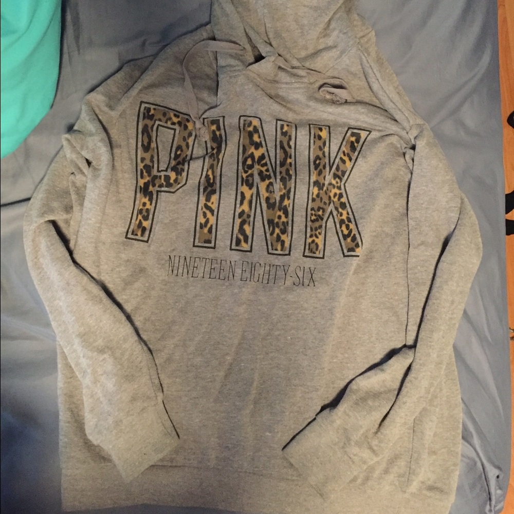 VS sweatshirt, grey w/ cheetah letters