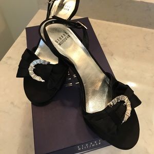 STUART WEITZMAN heels with bow detail.