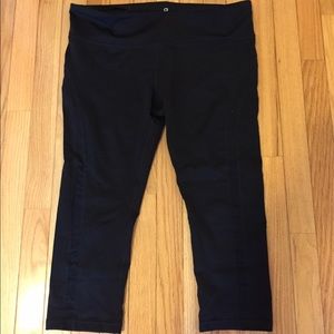 GapFit mesh panel workout capris