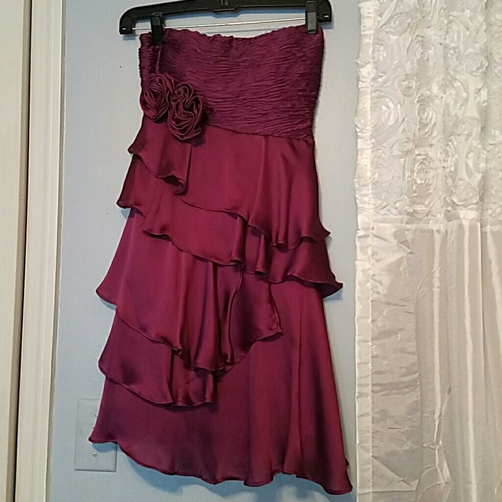 BURGUNDY STRAPLESS DRESS