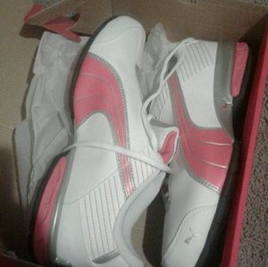 Women's puma shoe