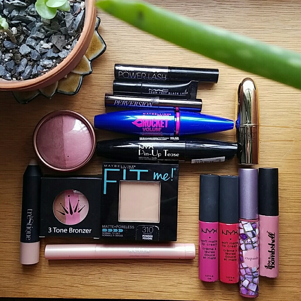 CLEAROUT****Drugstore lightly used makeup bundle