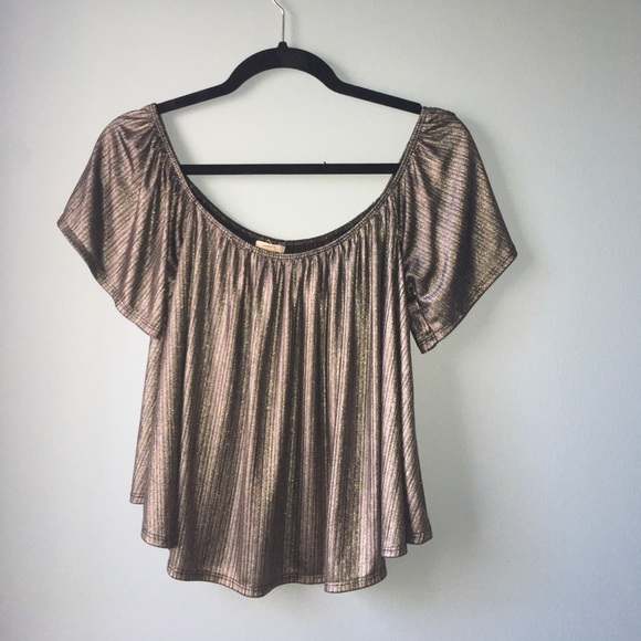 Shimmer off the shoulder top - Picture 3 of 4