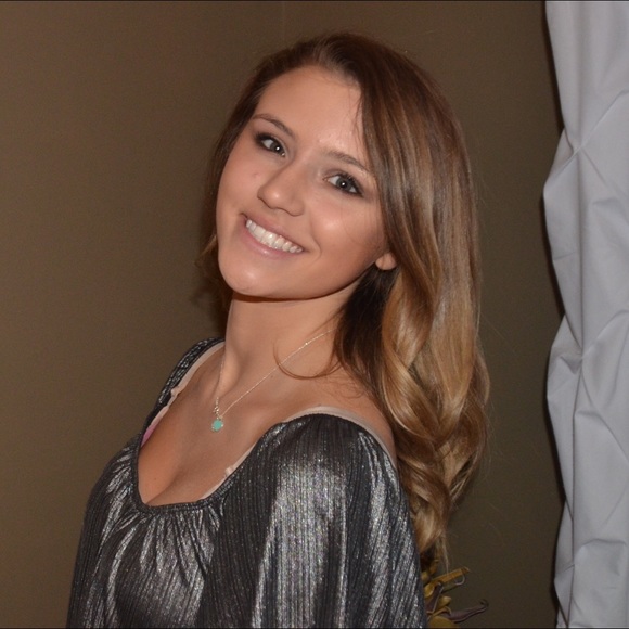 Shimmer off the shoulder top - Picture 4 of 4