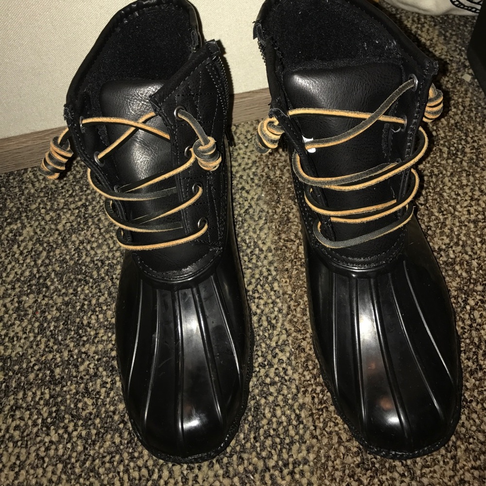 Steve Madden black duck boots