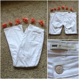 Levi's 529 curvy boot cut. Like new!!