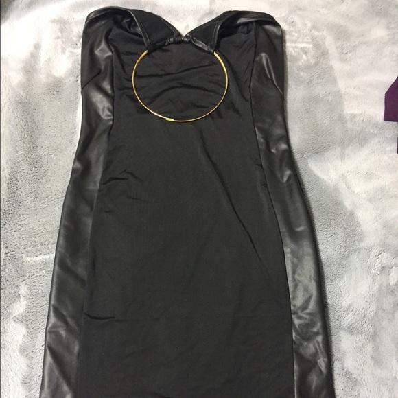 🔥Sexy Little black Halter dress🔥 - Picture 2 of 6