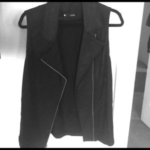 Krisa black side zip vest