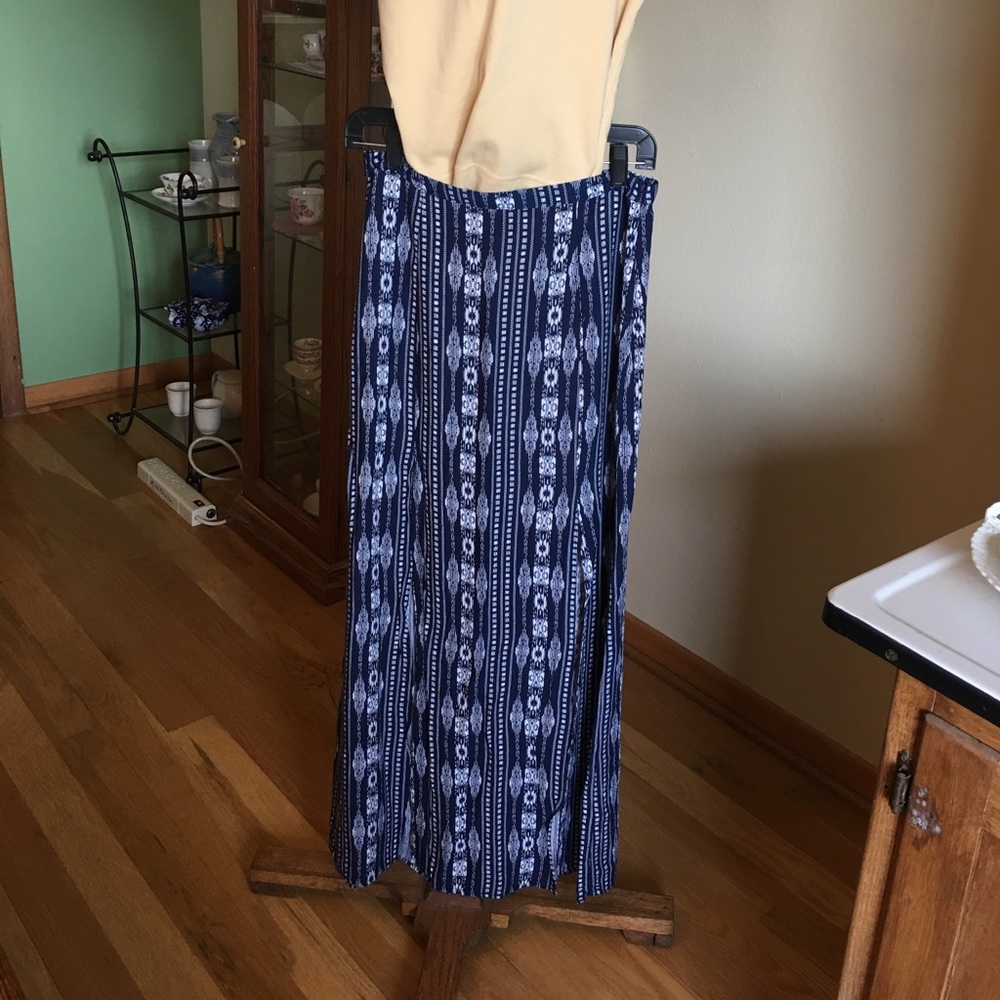 For Ever 21 Maxi skirt, with 2 mini splits $5