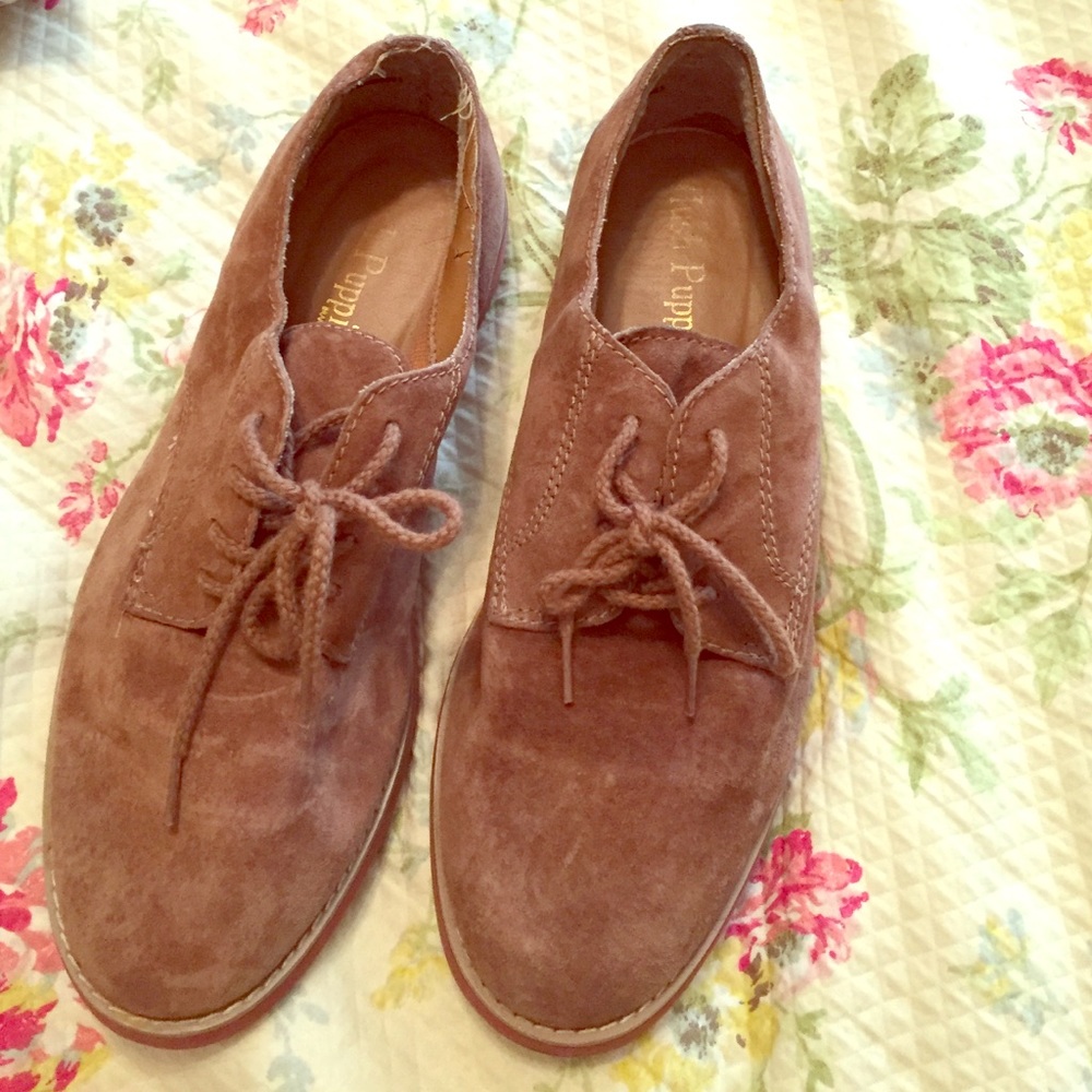 Tan suede Oxford style shoes