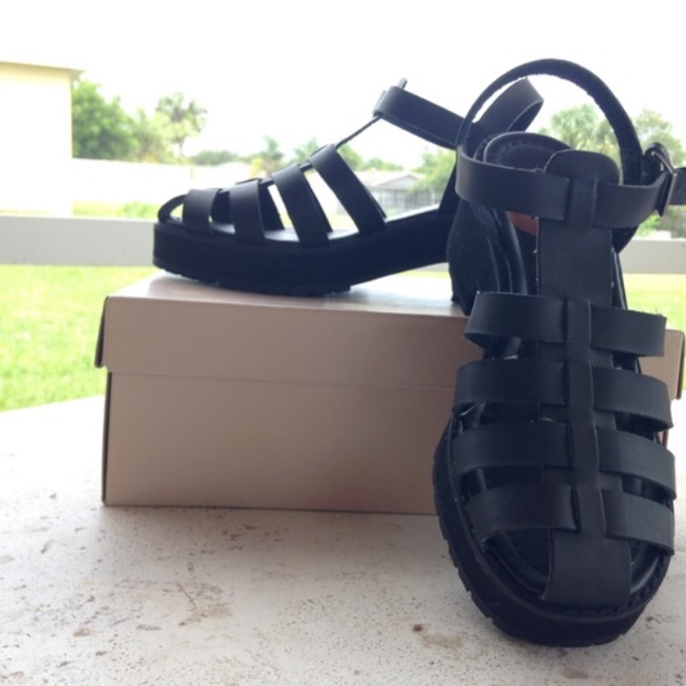 Alba platform sandals
